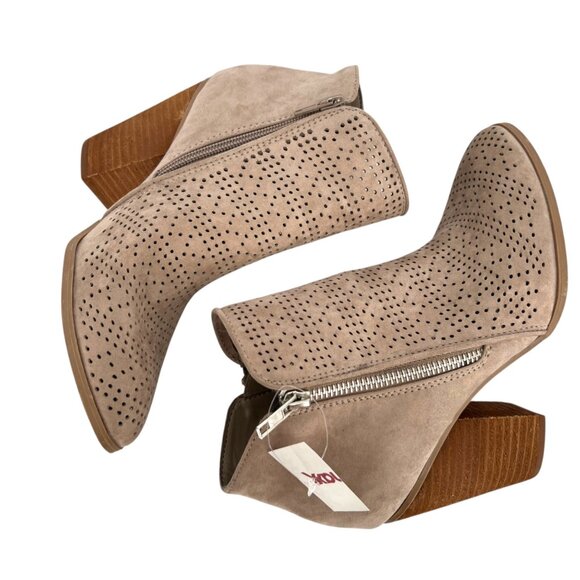 Carlos By Carlos Santana Hacey Doe Brown Heeled Ankle Boots Size 7M NWT - Picture 3 of 11